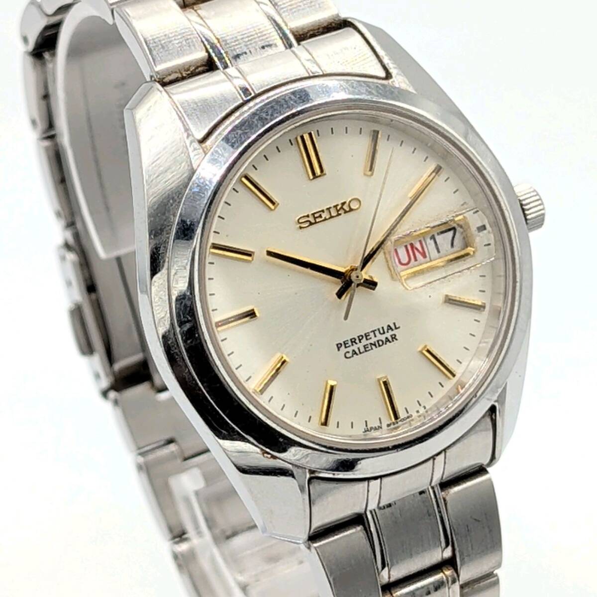 SEIKO PERPETUAL CALENDER 8F33-0040 Working セイコー パーペチュアルカレンダー クオーツ ラウンド シルバー デイデイト 稼働品_画像2