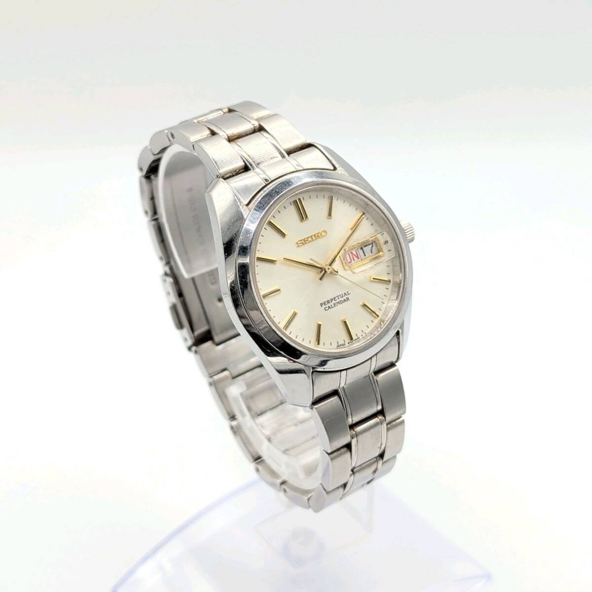 SEIKO PERPETUAL CALENDER 8F33-0040 Working セイコー パーペチュアルカレンダー クオーツ ラウンド シルバー デイデイト 稼働品_画像4