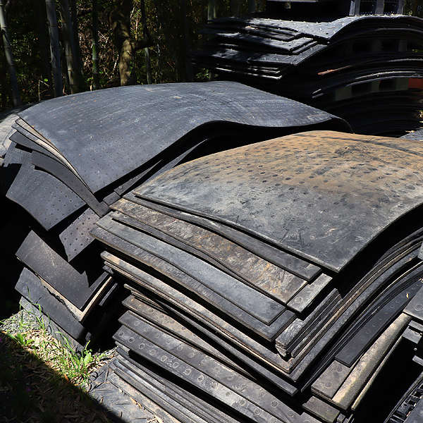 【現状渡し】 ゴムマット 1×2m 厚さ10mmまたは20mm 引取先着順(引取日時:要予約) 未整備 定額 中古 【配送不可|引取限定:福岡】_画像2