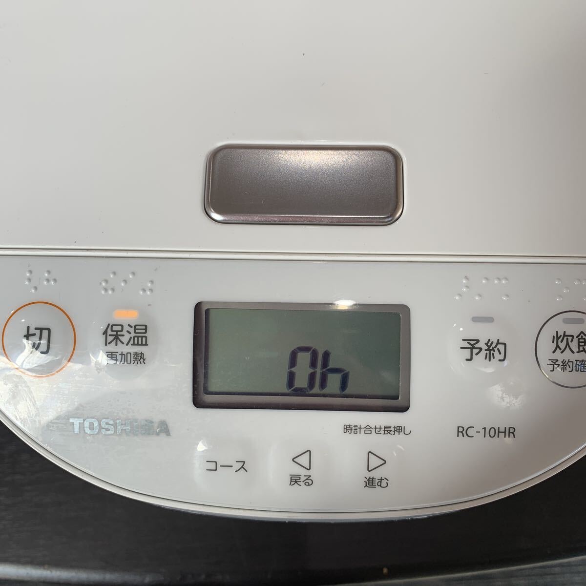 （FUK078） TOSHIBA 東芝 IHジャー炊飯器 5合 RC-10HR ホワイト　2021年製　家庭用　最大炊飯容量　1.0L 中古品_画像2