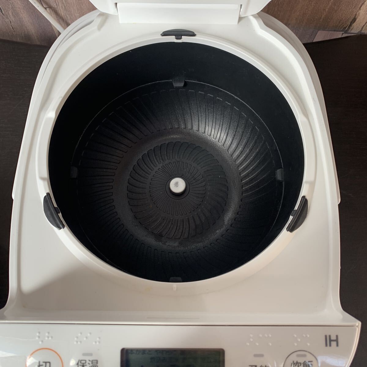 （FUK078） TOSHIBA 東芝 IHジャー炊飯器 5合 RC-10HR ホワイト　2021年製　家庭用　最大炊飯容量　1.0L 中古品_画像5