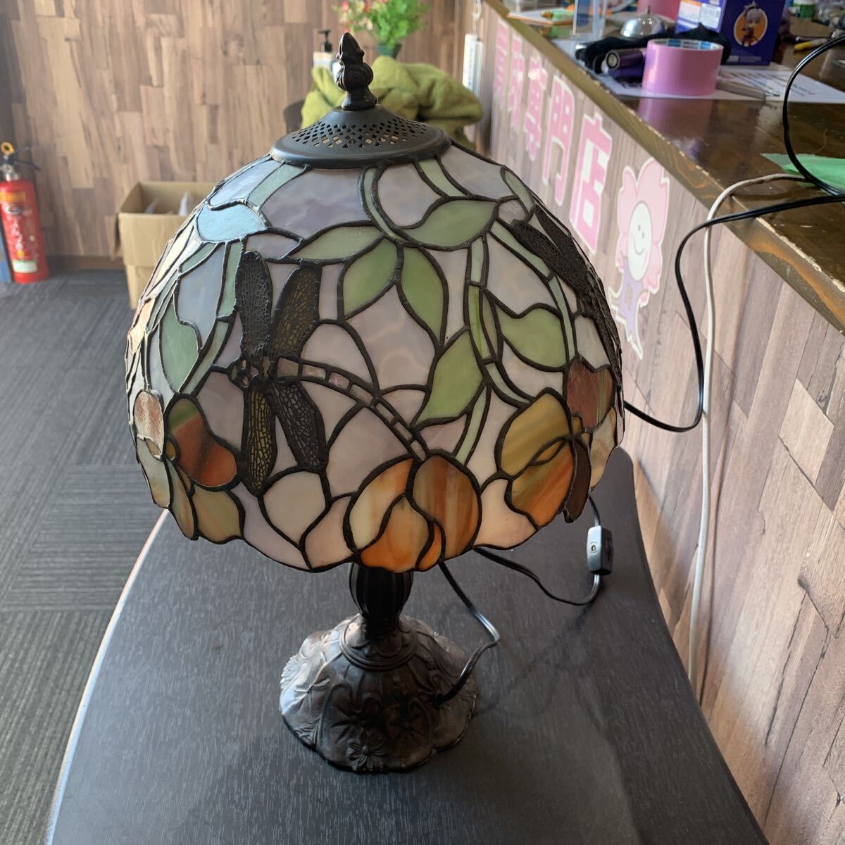 （FUK085） ステンドグラス風　スタンドライト テーブルランプ 卓上ランプ 照明 インテリア アンティーク風　中古品_画像3