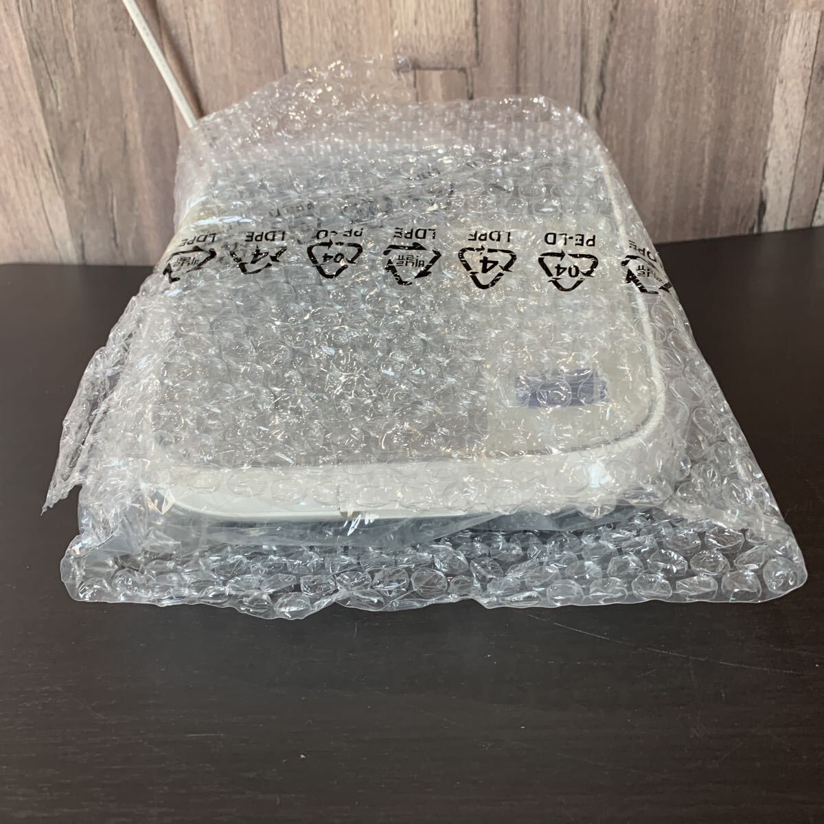 (FUK091) ☆未使用品☆ OMRON オムロン 上腕式血圧計 HEM-8731 健康器具 年式不明 箱入り 中古品_画像3