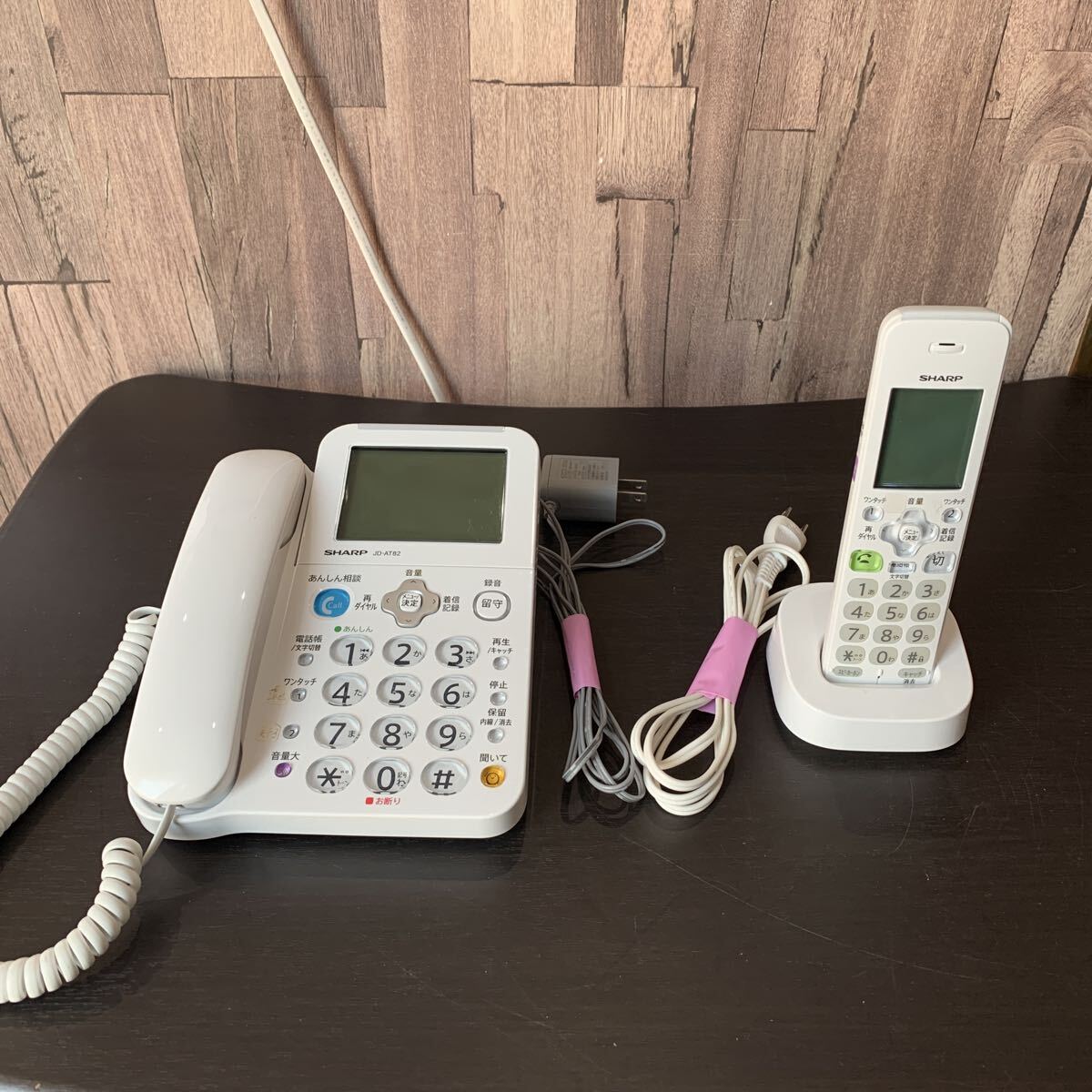 （FUK092） SHARP シャープ デジタルコードレス電話機 親機　JD-AT82CE 子機 JD-KT512 充電器　まとめ　中古品_画像1