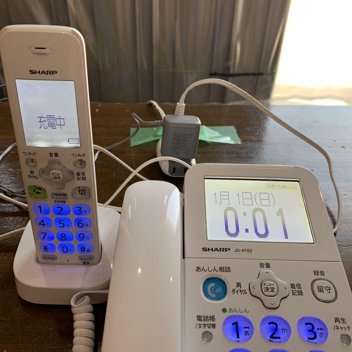 （FUK092） SHARP シャープ デジタルコードレス電話機 親機　JD-AT82CE 子機 JD-KT512 充電器　まとめ　中古品_画像2