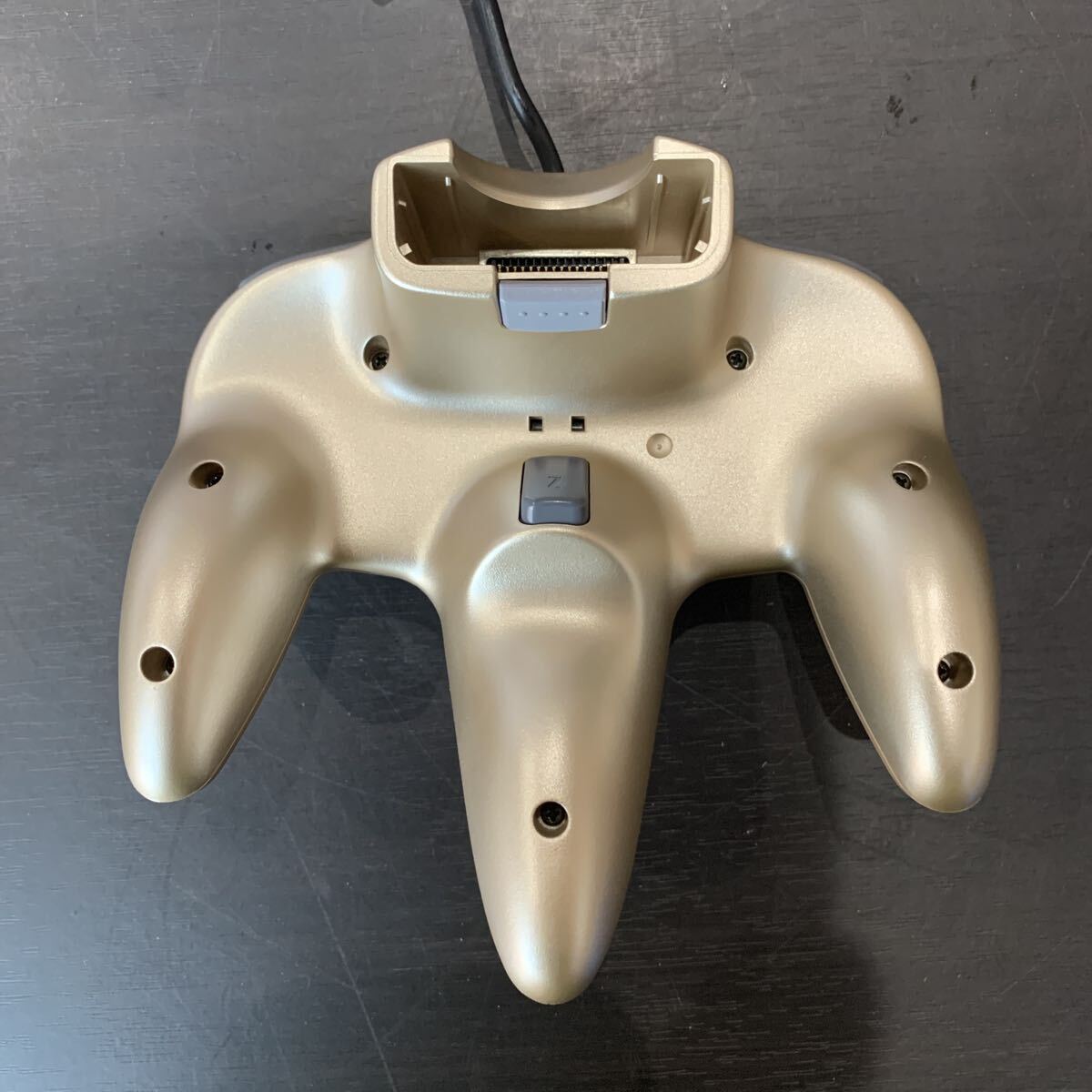 （FUK095） ☆未使用品☆ 任天堂 Nintendo ニンテンドー64 コントローラー NUS-005 ゴールド 箱入り　中古品_画像3
