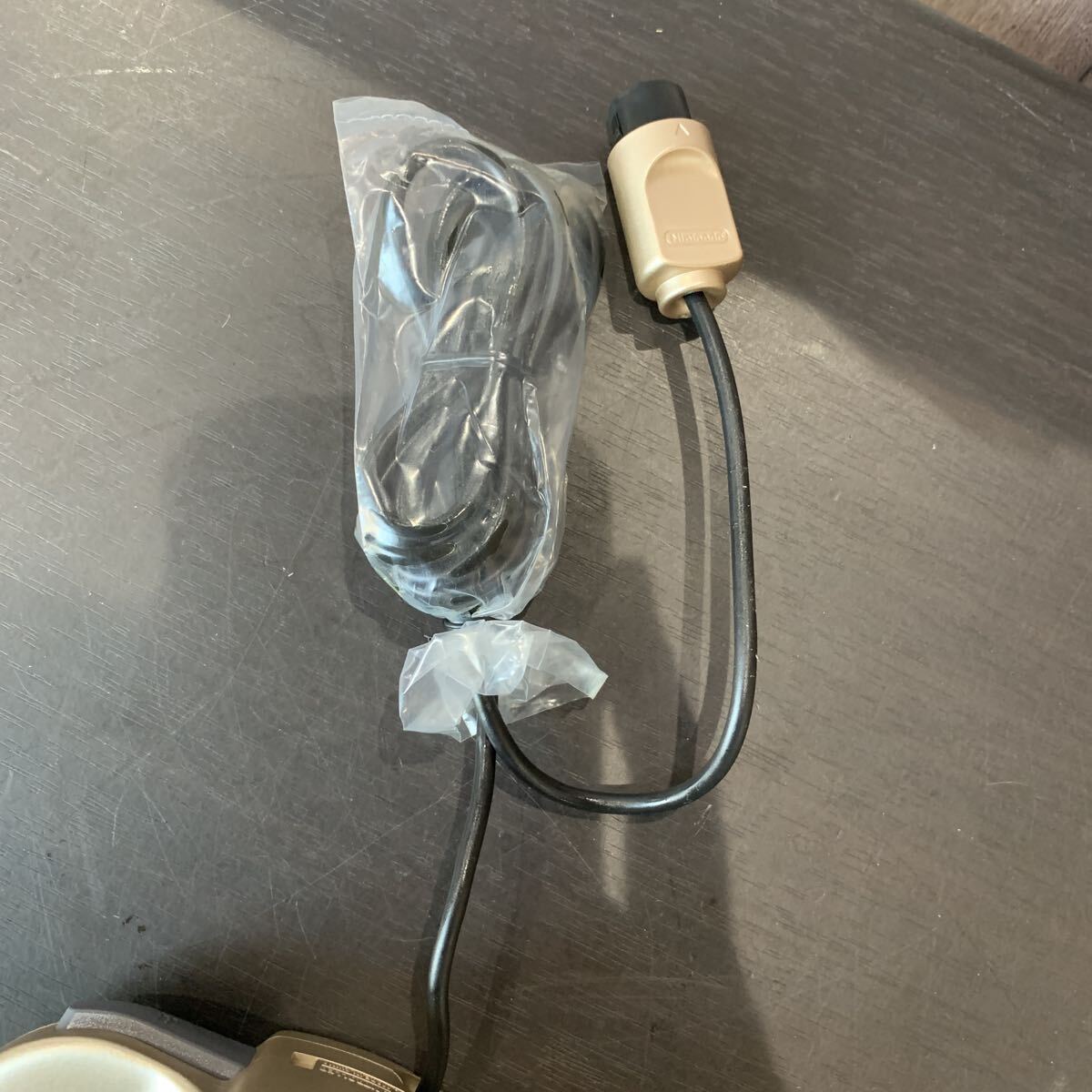 （FUK095） ☆未使用品☆ 任天堂 Nintendo ニンテンドー64 コントローラー NUS-005 ゴールド 箱入り　中古品_画像4