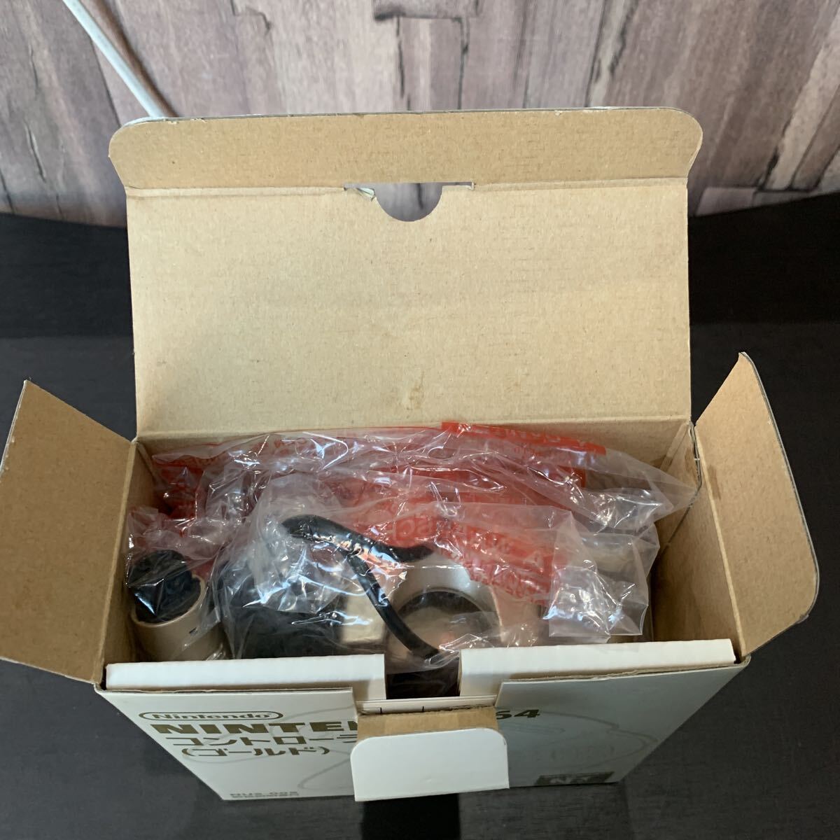 （FUK095） ☆未使用品☆ 任天堂 Nintendo ニンテンドー64 コントローラー NUS-005 ゴールド 箱入り　中古品_画像7