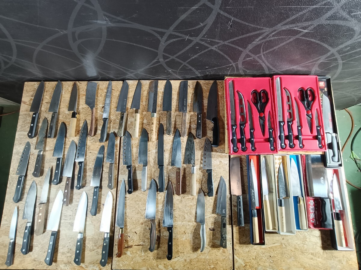 (UK103)大量 包丁 ナイフ 刃物 ５０本まとめ 和包丁 洋包丁 中華包丁など 調理器具 在銘 セット 現状品_画像1