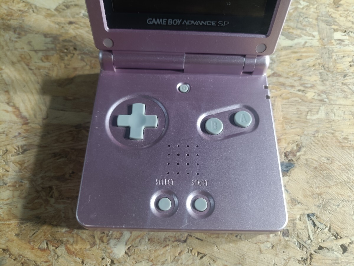 (UK080)【ジャンク品】Nintendo ゲームボーイアドバンスSP AGS-001 パールピンク 本体のみ GBASP GAMEBOY ADVANCE 任天堂 現状品_画像3
