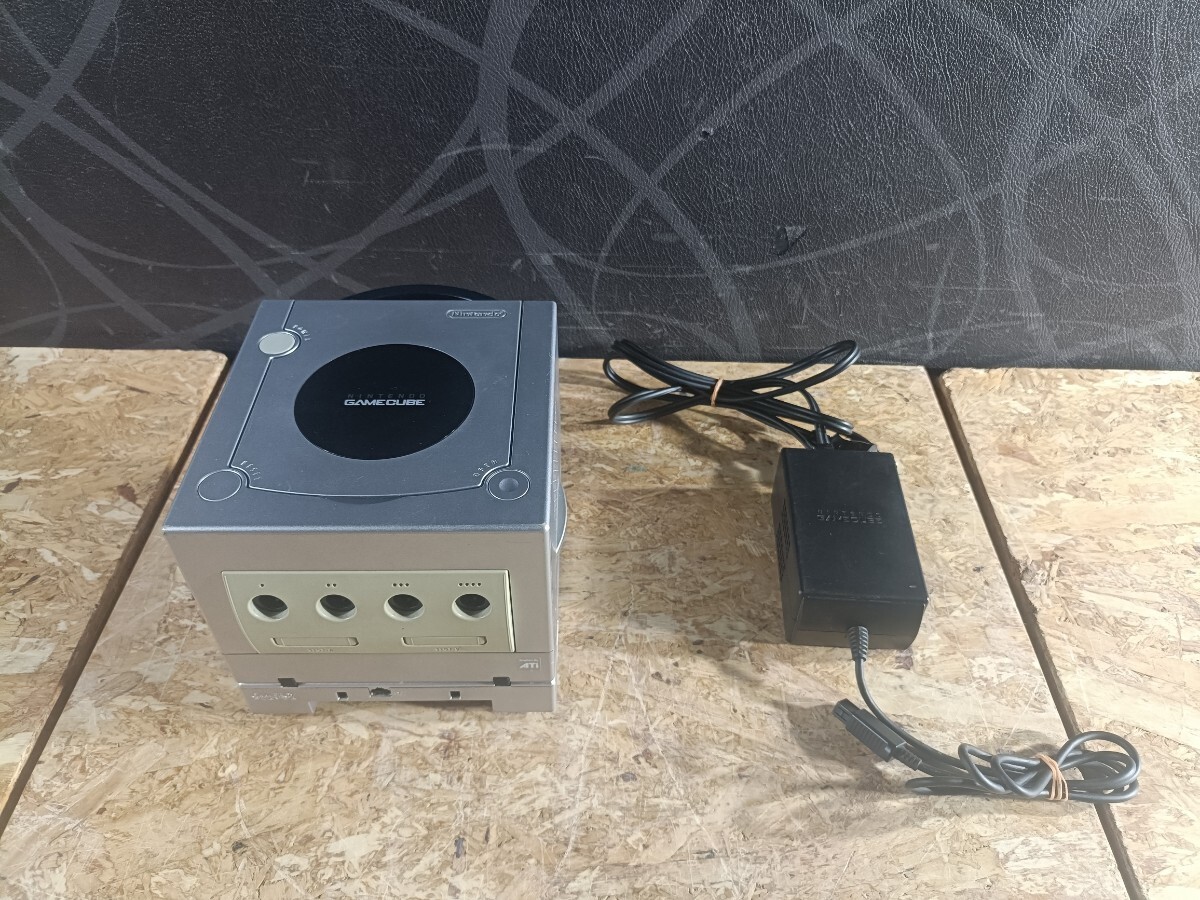 (UK081) Nintendo ゲームキューブ DOL-001 ゲームボーイプレーヤー DOL-017 ACアダプタ DOL-002 GAMECUBE シルバー 現状品_画像1