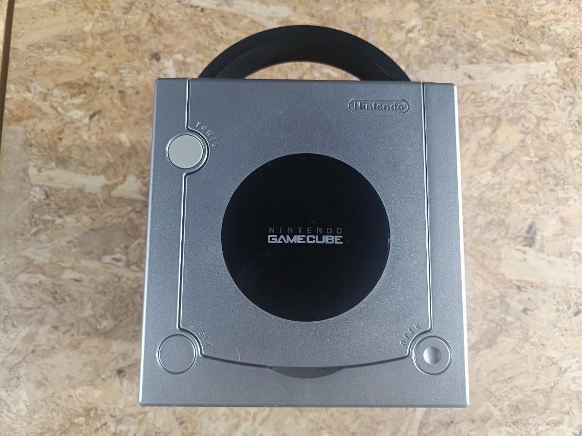 (UK081) Nintendo ゲームキューブ DOL-001 ゲームボーイプレーヤー DOL-017 ACアダプタ DOL-002 GAMECUBE シルバー 現状品_画像2