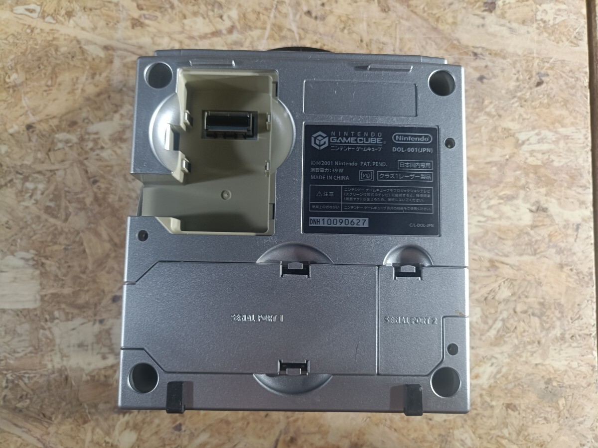 (UK081) Nintendo ゲームキューブ DOL-001 ゲームボーイプレーヤー DOL-017 ACアダプタ DOL-002 GAMECUBE シルバー 現状品_画像4