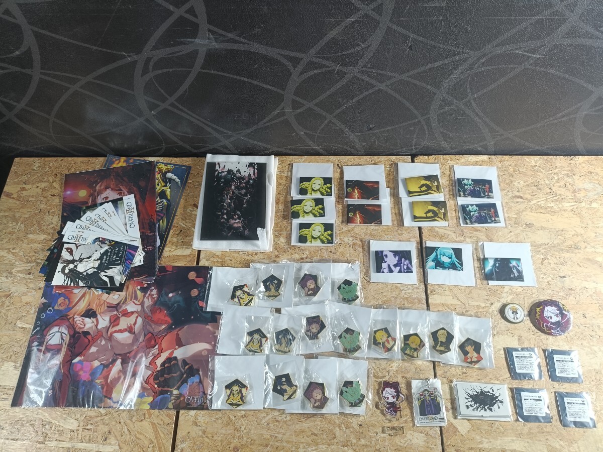 (UK093)1円スタート アニメ オーバーロード グッズ まとめ アクリルプレート 缶バッジ キーホルダーなど アルベド シャルティア 現状品_画像1