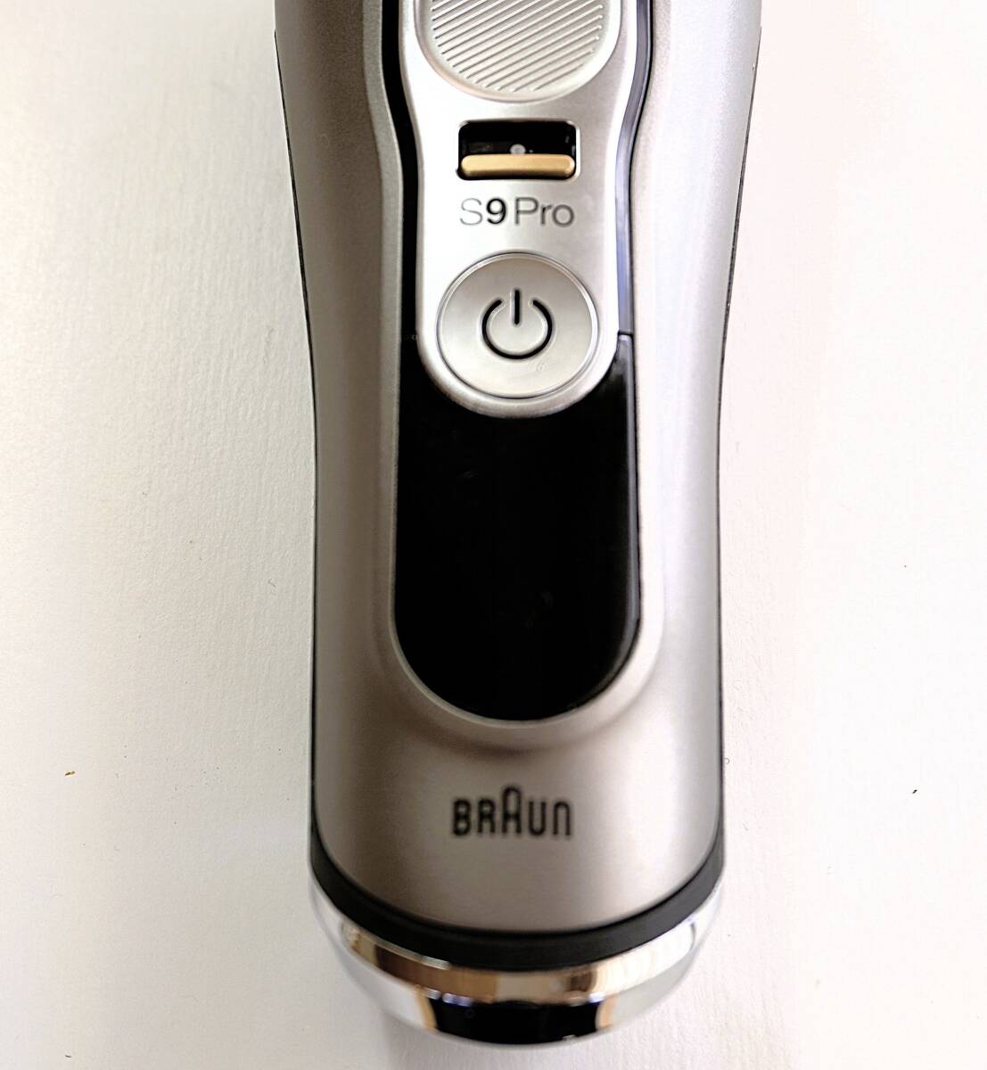 ★【未使用】ブラウン シェーバー/シリーズ９Pro /2021年製/ Type5793/お風呂剃り可/ブラウン最上位モデル (NO16)_画像3