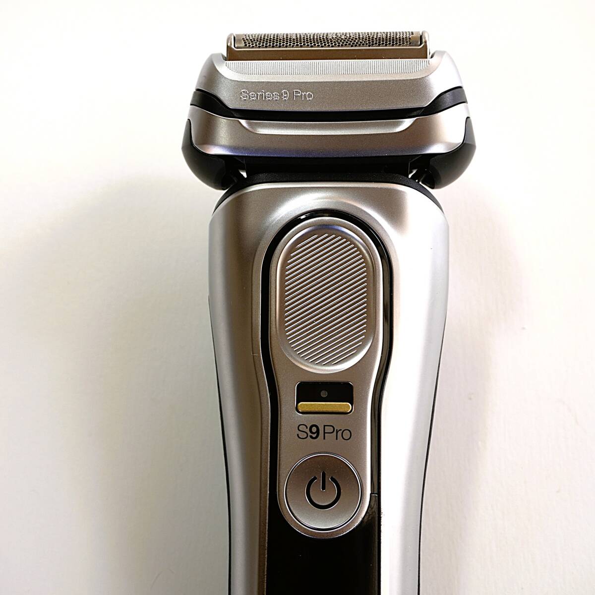 ★【未使用】ブラウン シェーバー/シリーズ９Pro /2022年製/ Type5793/お風呂剃り可/ブラウン最上位モデル (NO15)_画像3