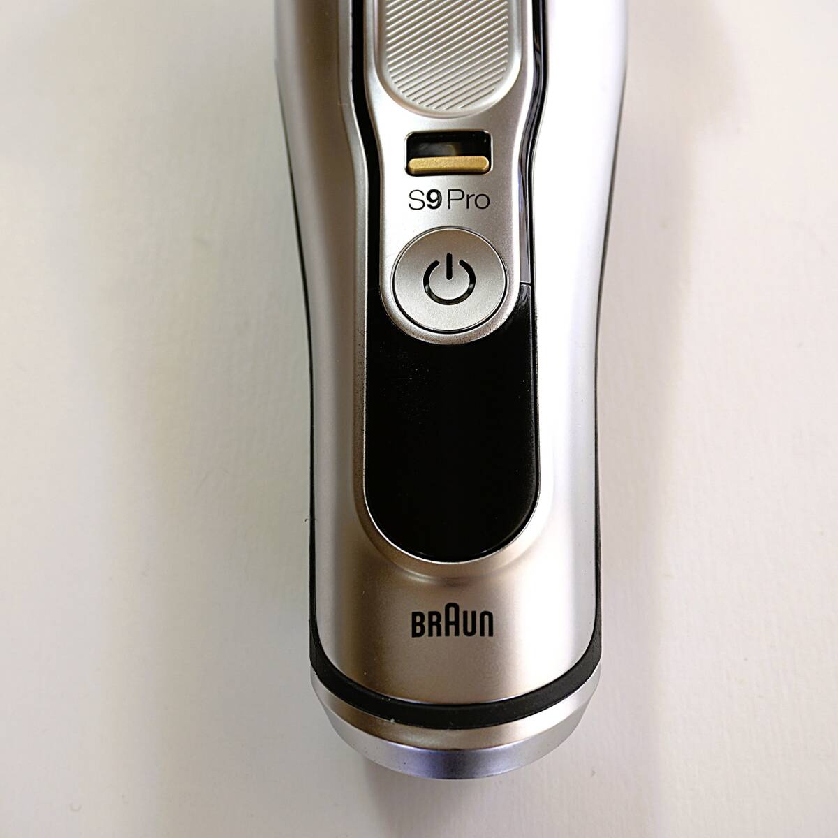 ★【未使用】ブラウン シェーバー/シリーズ９Pro /2022年製/ Type5793/お風呂剃り可/ブラウン最上位モデル (NO15)_画像4
