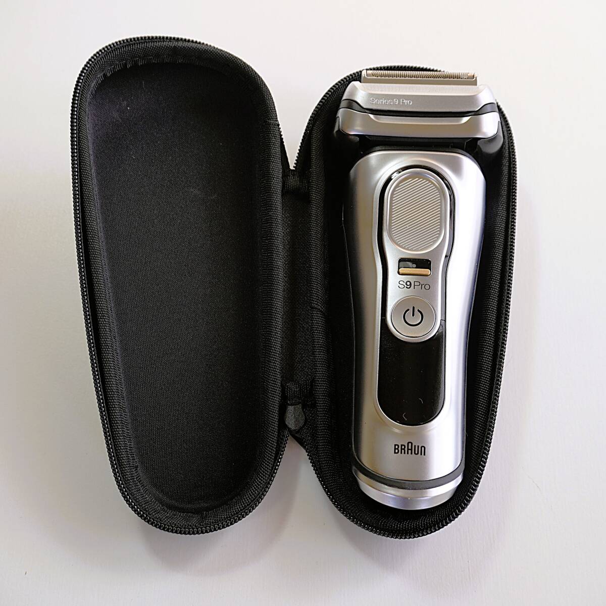 ★【未使用】ブラウン シェーバー/シリーズ９Pro /2022年製/ Type5793/お風呂剃り可/ブラウン最上位モデル (NO15)_画像8