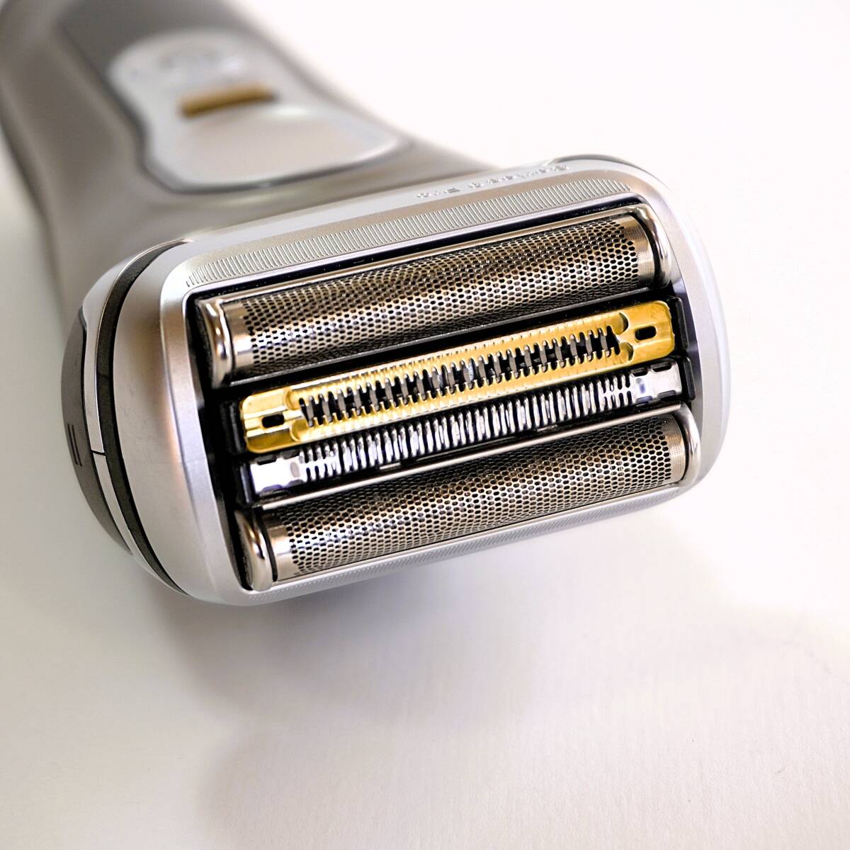 ★【未使用】ブラウン シェーバー/シリーズ９Pro /2021年製/ Type5793/お風呂剃り可/ブラウン最上位モデル (NO16)_画像6