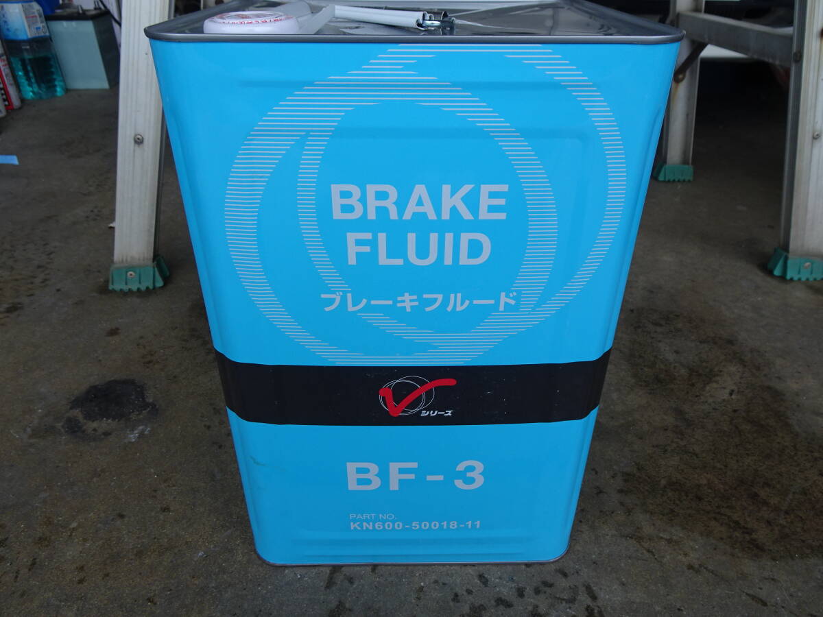 日産純正　ピットワーク　Vシリーズ　ブレーキフルードDOTー3　BF-3　一斗缶　1本_画像1