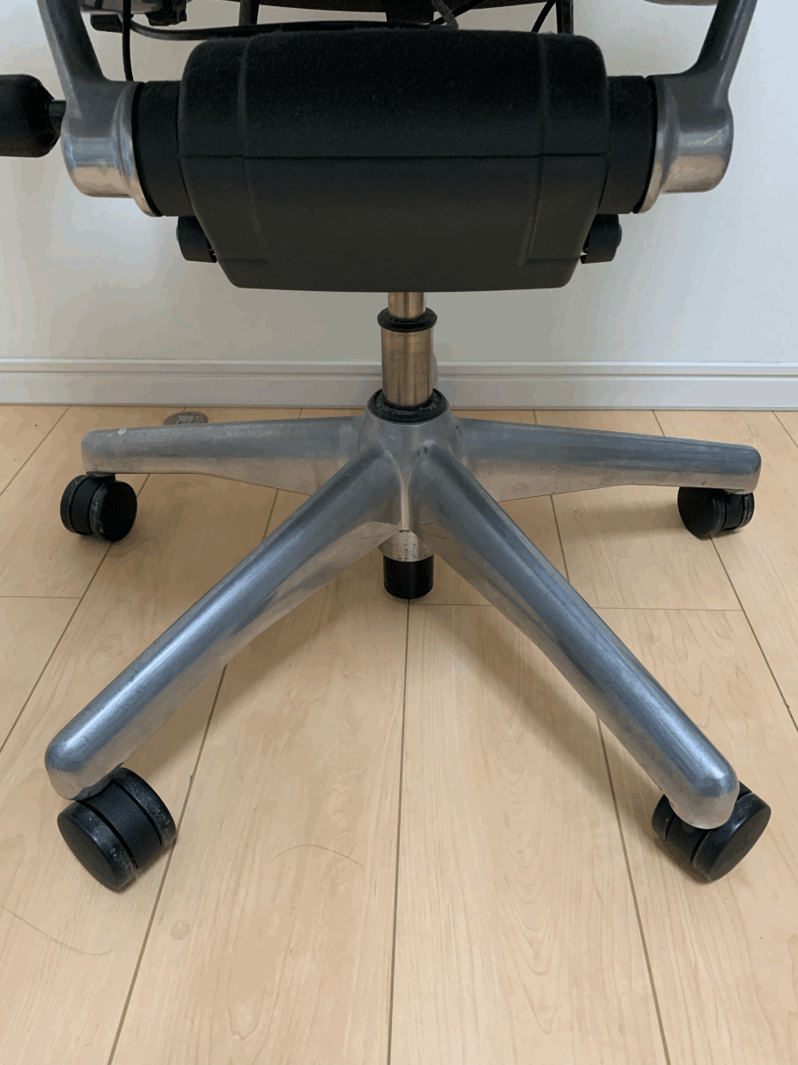 Herman Miller アーロンチェア グラファイト ポリッシュドアルミニウム 本革アーム フル装備 Bサイズ １オーナー 中古美品_画像4