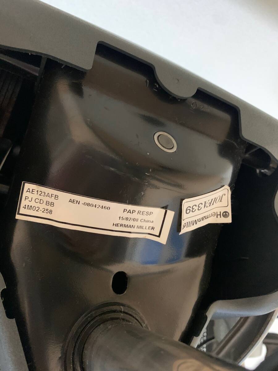 Herman Miller アーロンチェア グラファイト ポリッシュドアルミニウム 本革アーム フル装備 Bサイズ １オーナー 中古美品_画像8