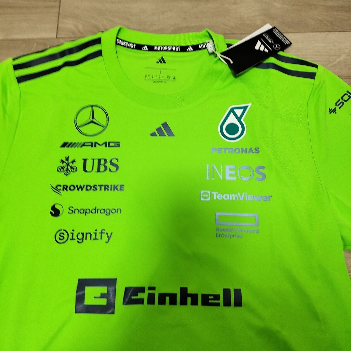 2025 メルセデスＡＭＧペトロナスF1 チーム支給品　セットアップTシャツ Lサイズ 新品 非売品 ラッセル アントネッリ adidas_画像2