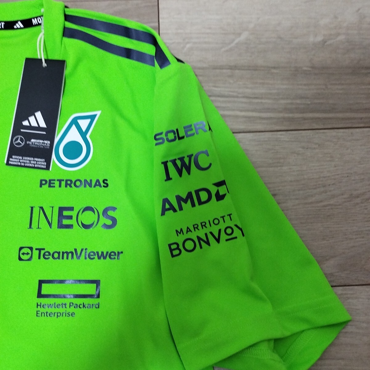 2025 メルセデスＡＭＧペトロナスF1 チーム支給品　セットアップTシャツ Lサイズ 新品 非売品 ラッセル アントネッリ adidas_画像3