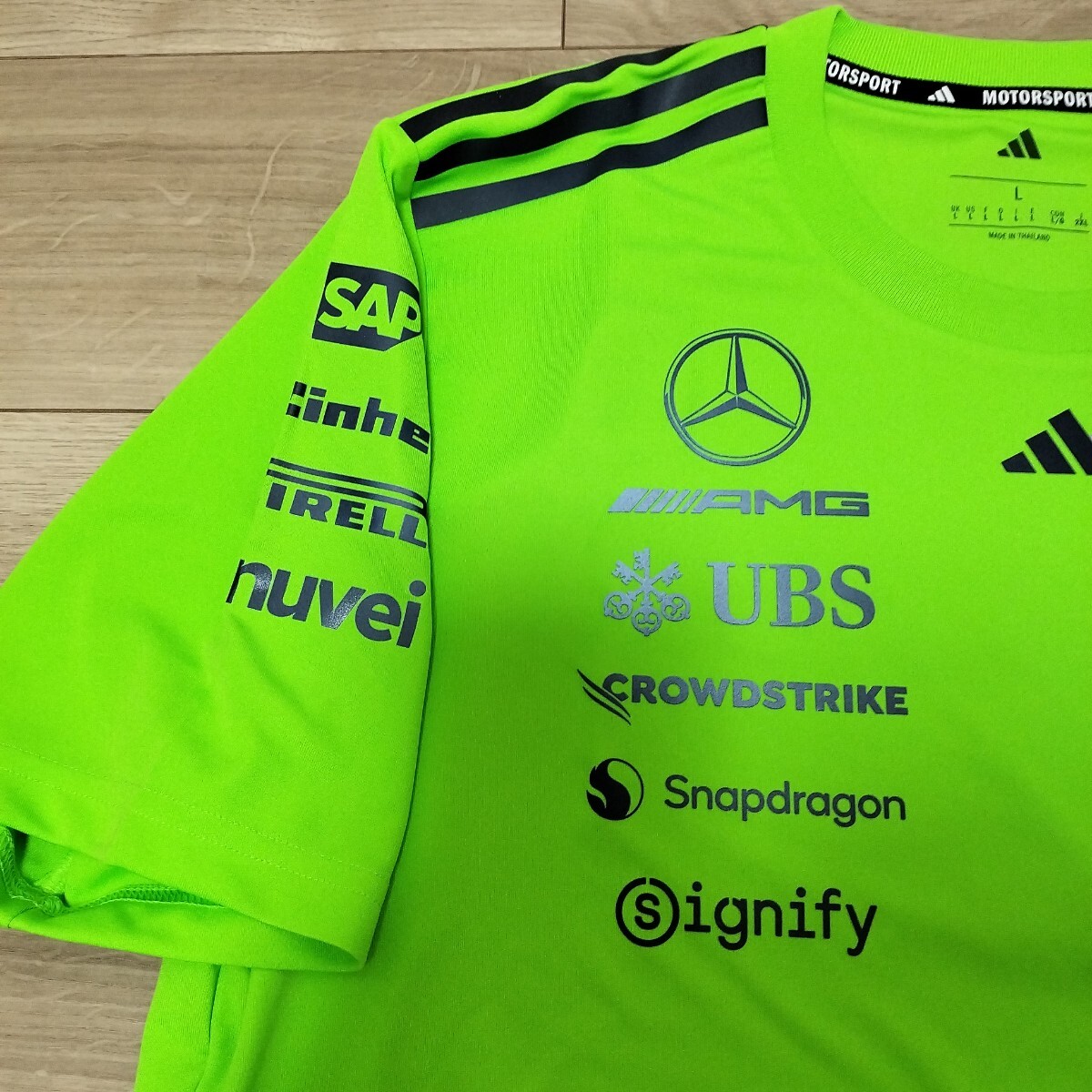 2025 メルセデスＡＭＧペトロナスF1 チーム支給品　セットアップTシャツ Lサイズ 新品 非売品 ラッセル アントネッリ adidas_画像4