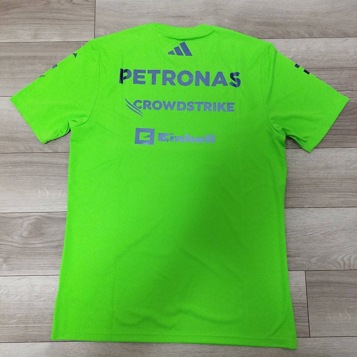 2025 メルセデスＡＭＧペトロナスF1 チーム支給品　セットアップTシャツ Lサイズ 新品 非売品 ラッセル アントネッリ adidas_画像5