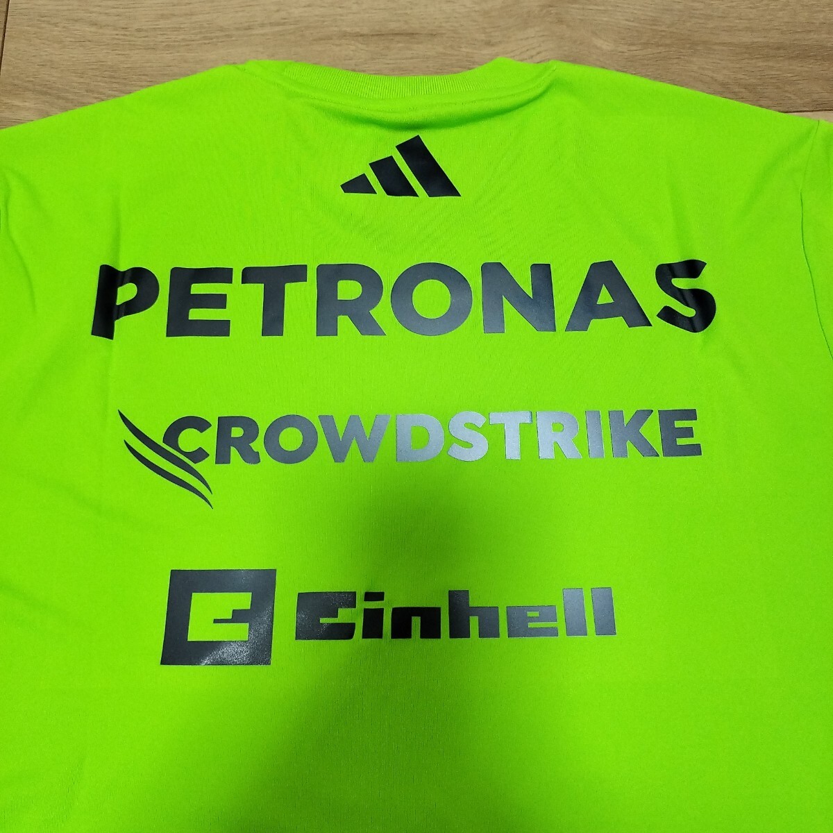 2025 メルセデスＡＭＧペトロナスF1 チーム支給品　セットアップTシャツ Lサイズ 新品 非売品 ラッセル アントネッリ adidas_画像6