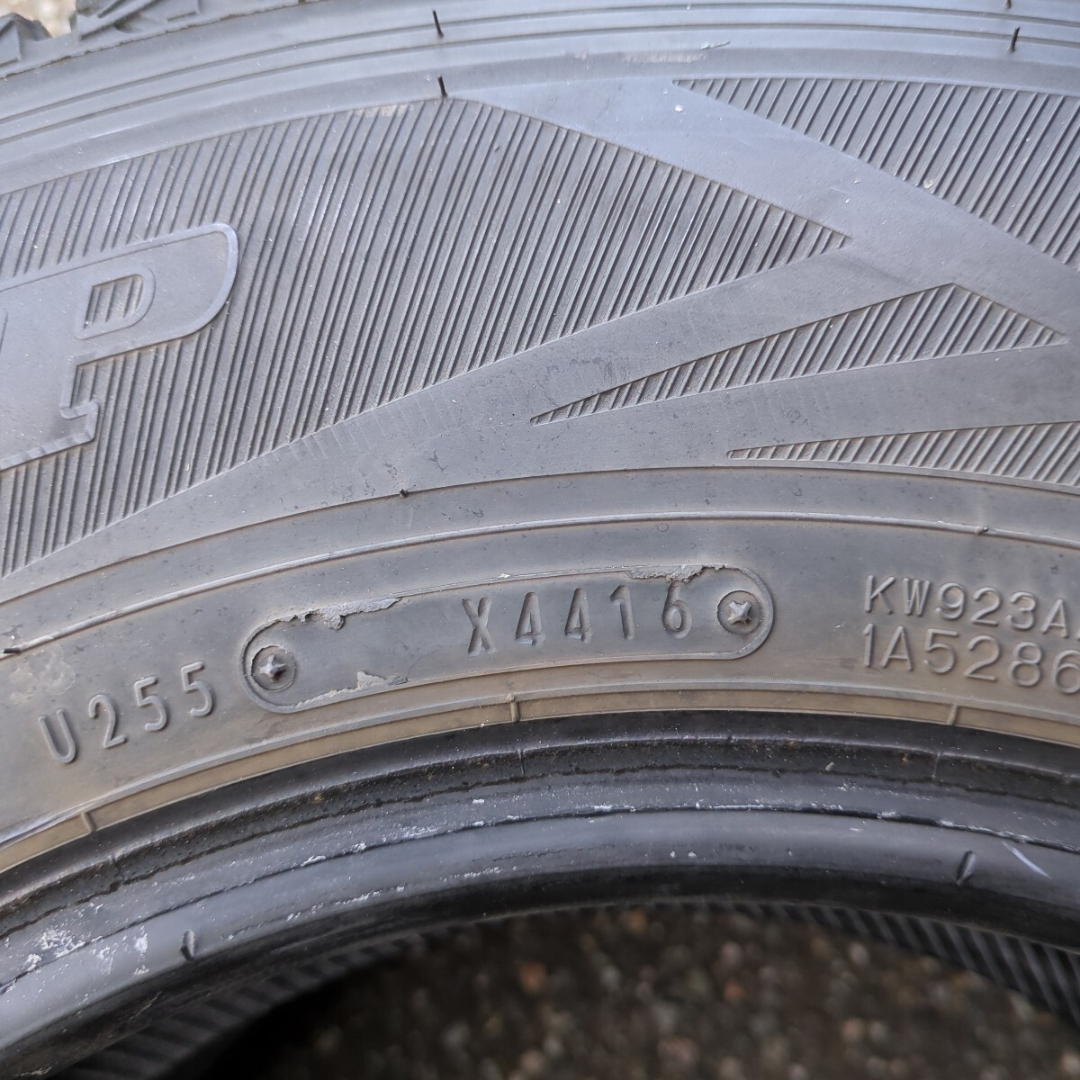 227☆4本 スタッドレスタイヤ 2016年製 約5.5分山 195/80R15 107/105L LT ダンロップ ウィンターマックス SV01_画像4