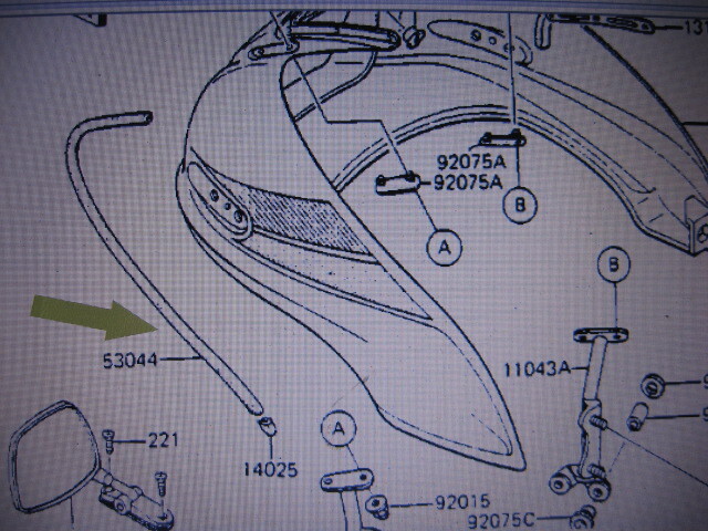★Kawasaki　GPZ750F/GPZ1100F　カウリング・トリム（新品）★_画像3