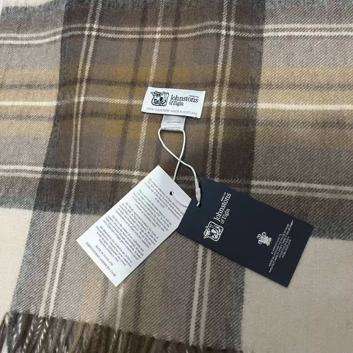 新品未使用 ジョンストンズ　カシミヤ100% 大判ストール　スコットランド_画像3