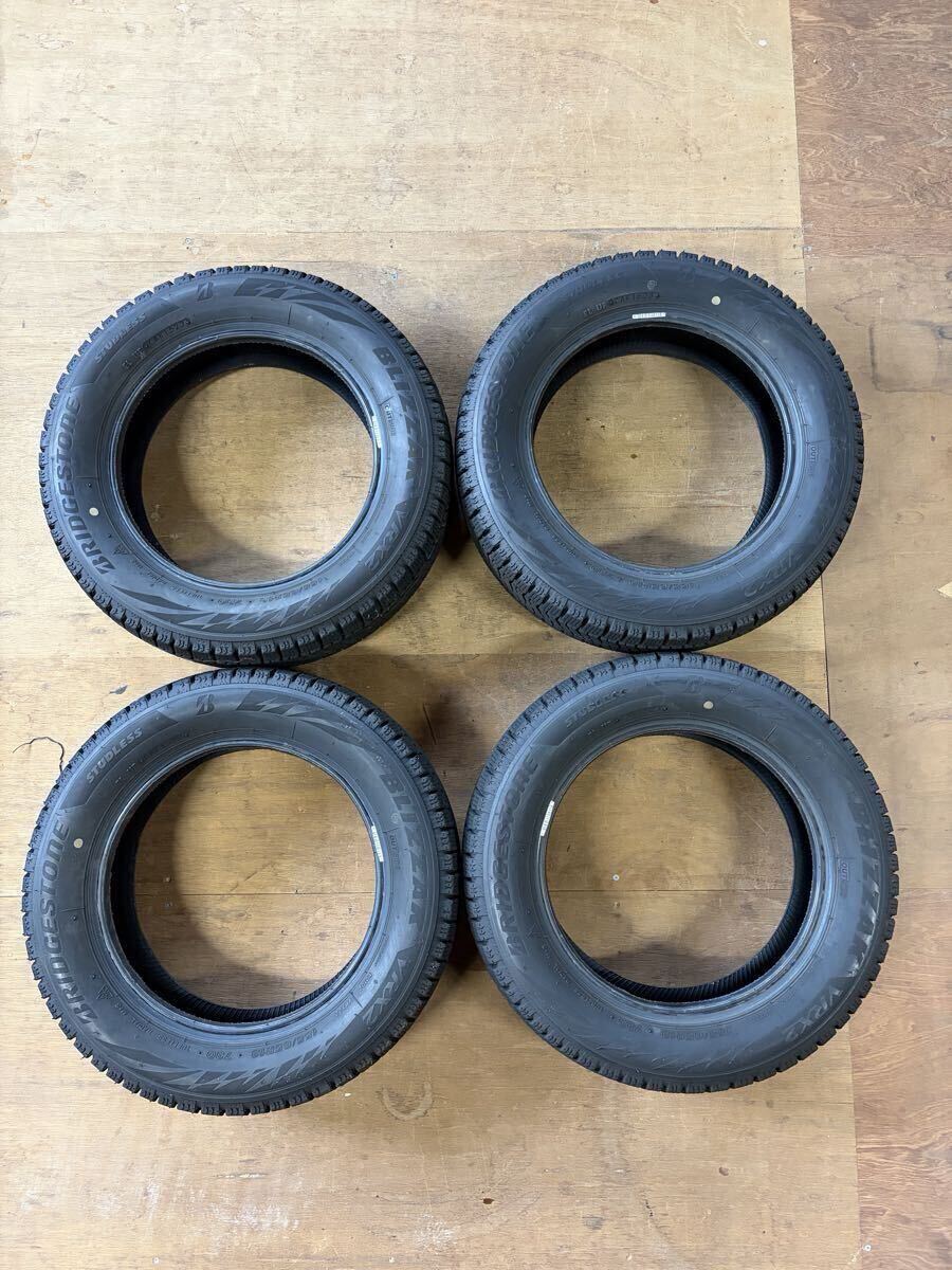 バリ溝　★2023年製★ 155/65 R13 BRIDGESTONE BLIZZAK VRX2 スタッドレス_画像1
