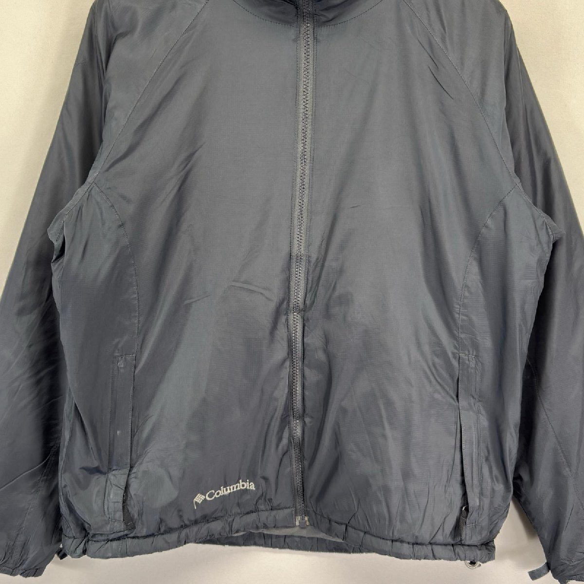 古着 コロンビア Columbia ナイロンジャケット 中綿 アウトドア ラグラン ワンポイントロゴ刺繍 フルジップ L ブラック レディース_画像3