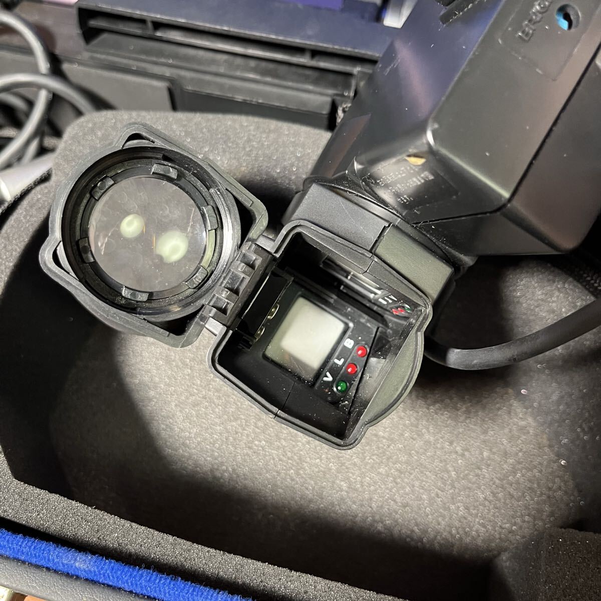 1円〜現状品　当時物 日立製作所製　カラービデオカメラHITACHI VK-C2000 MASTACS COLOR VIDEO CAMERA MOS 日立 VHS デッキ チューナー_画像4