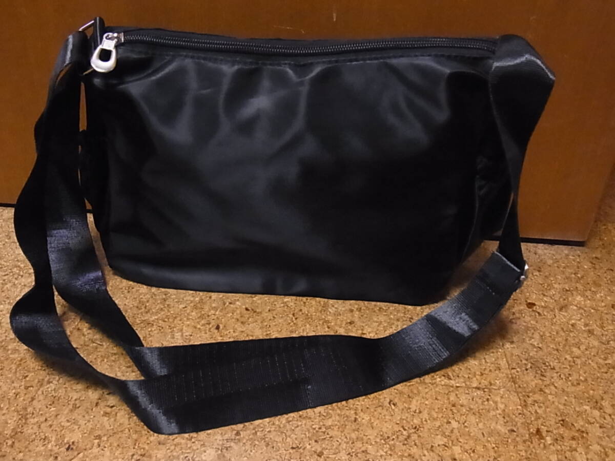 新品 軽量斜め掛けバッグ　 黒 　ブラック　_画像2