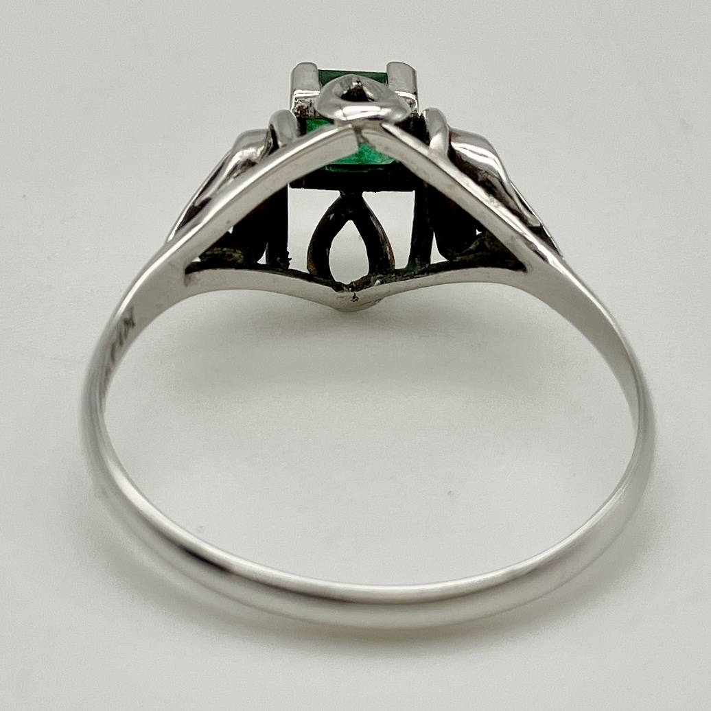 【天然エメラルド】 K14WG 14金ホワイトゴールド デザインリング 12.5号 1.5g 鑑別書付き 研磨済み_画像4