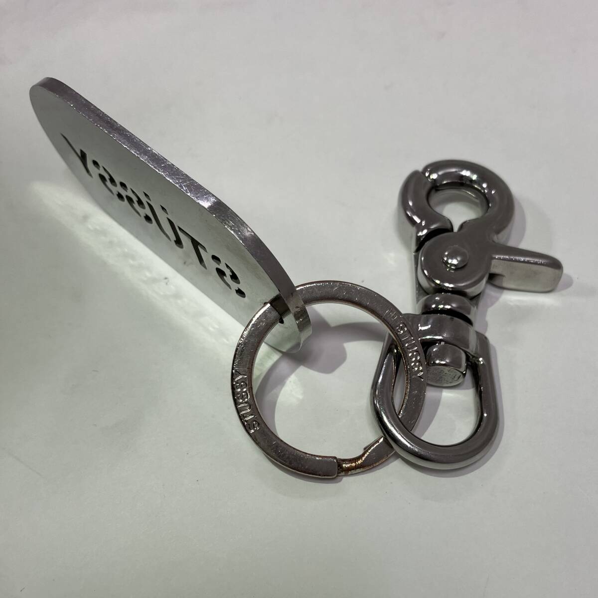 stussy цепочка для ключей 