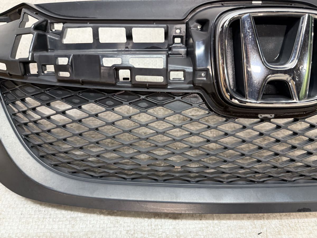 GK8/GP7 シャトル フロングリル 71121-TD4-J110 ホンダ_画像3