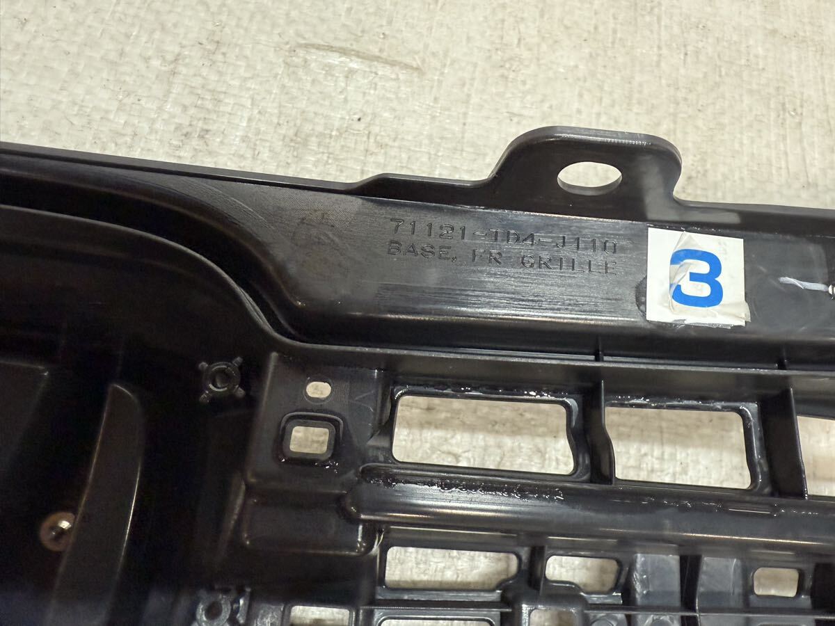 GK8/GP7 シャトル フロングリル 71121-TD4-J110 ホンダ_画像9