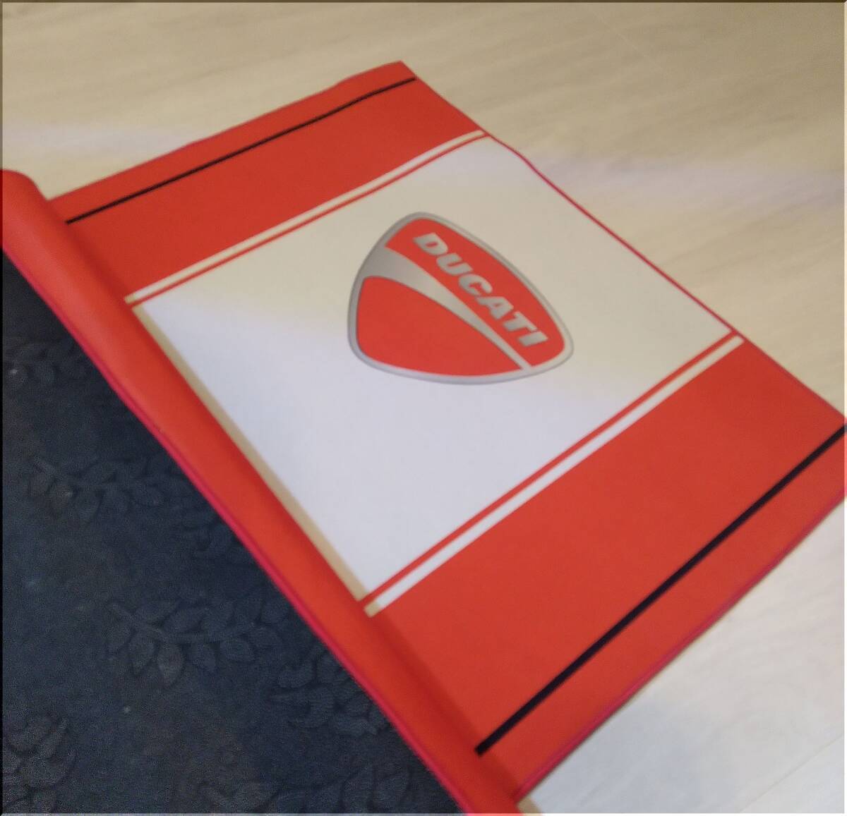 新品★ドゥカティ（Ducati）★メンテナンスマット/200×80ｃｍ/滑り止め付★フロアマット・バイクマット_画像3