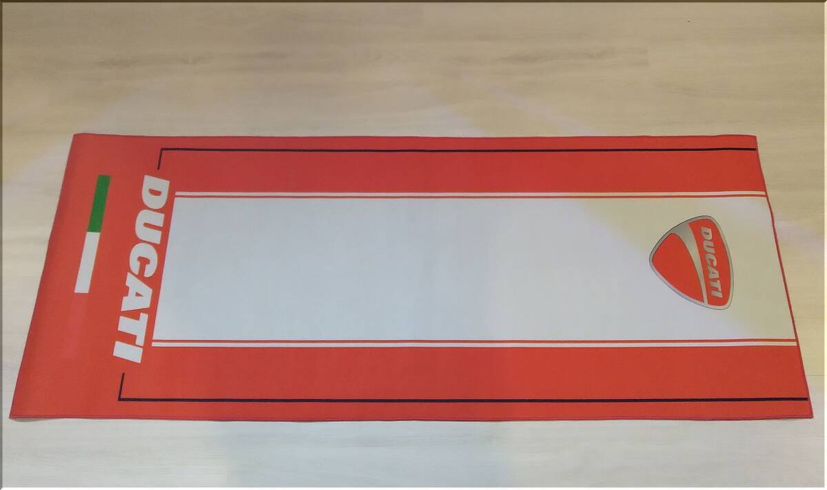 新品★ドゥカティ（Ducati）★メンテナンスマット/200×80ｃｍ/滑り止め付★フロアマット・バイクマット_画像1