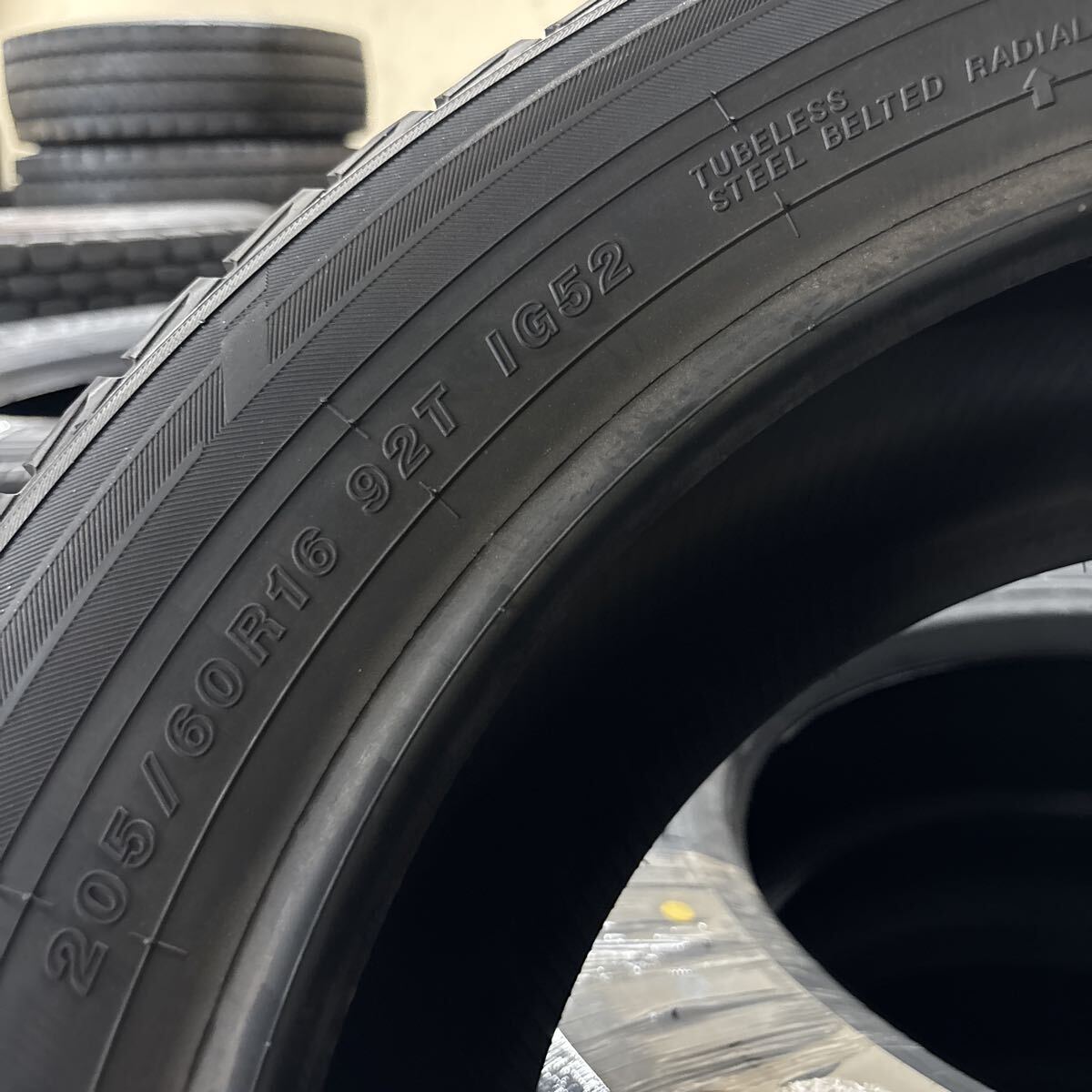 205/60R16 YOKOHAMA 未使用 2023年 在庫処分 スタッドレスタイヤ 4本セット:40000円_画像6