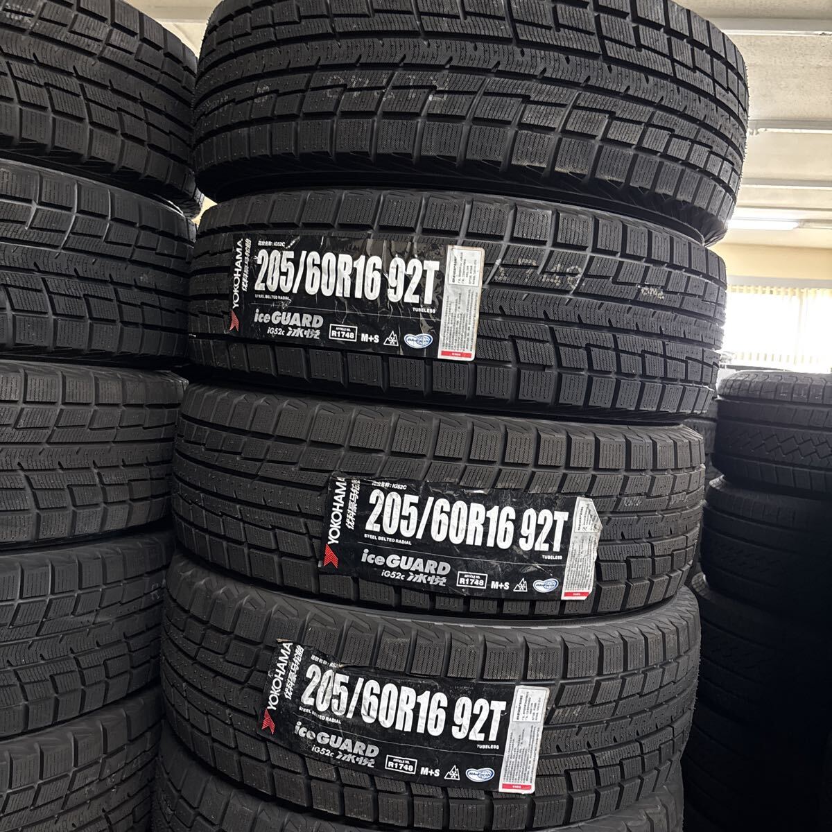 205/60R16 未使用 ヨコハマ 2023年 在庫処分 スタッドレスタイヤ 4本セット:42000円_画像1