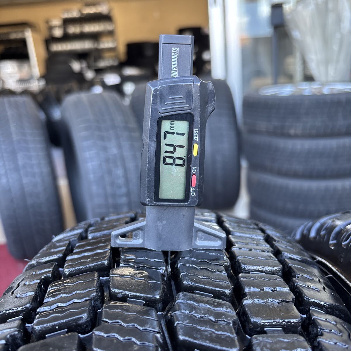 205/70R16 LT ミシュラン ICE GRIP 深溝 中古冬タイヤ 2本:10000円_画像6