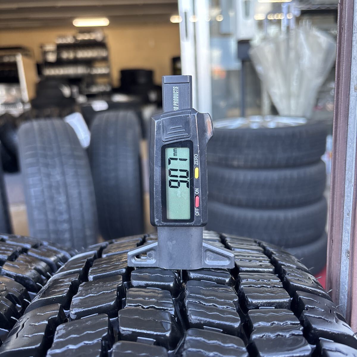 205/70R16 LT ミシュラン ICE GRIP 深溝 中古冬タイヤ 2本:10000円_画像7