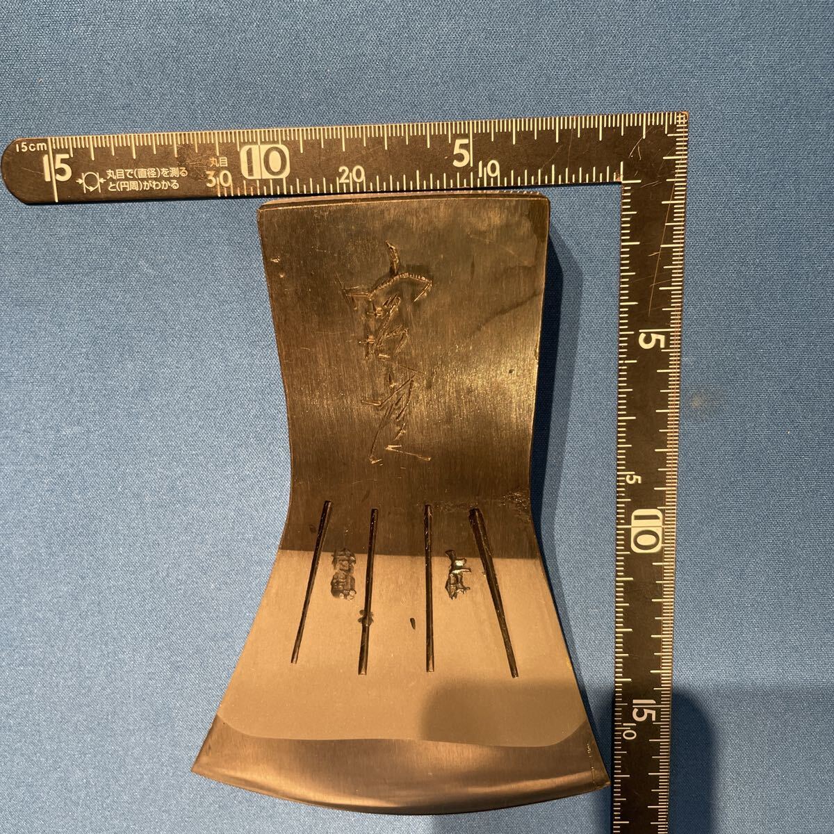 (a) 土佐打刃物 宮良 斧 最高級品 特製 薪割り キャンプ アウトドア 焚き火 全長16×刃渡り11.2 重量1000g _画像7