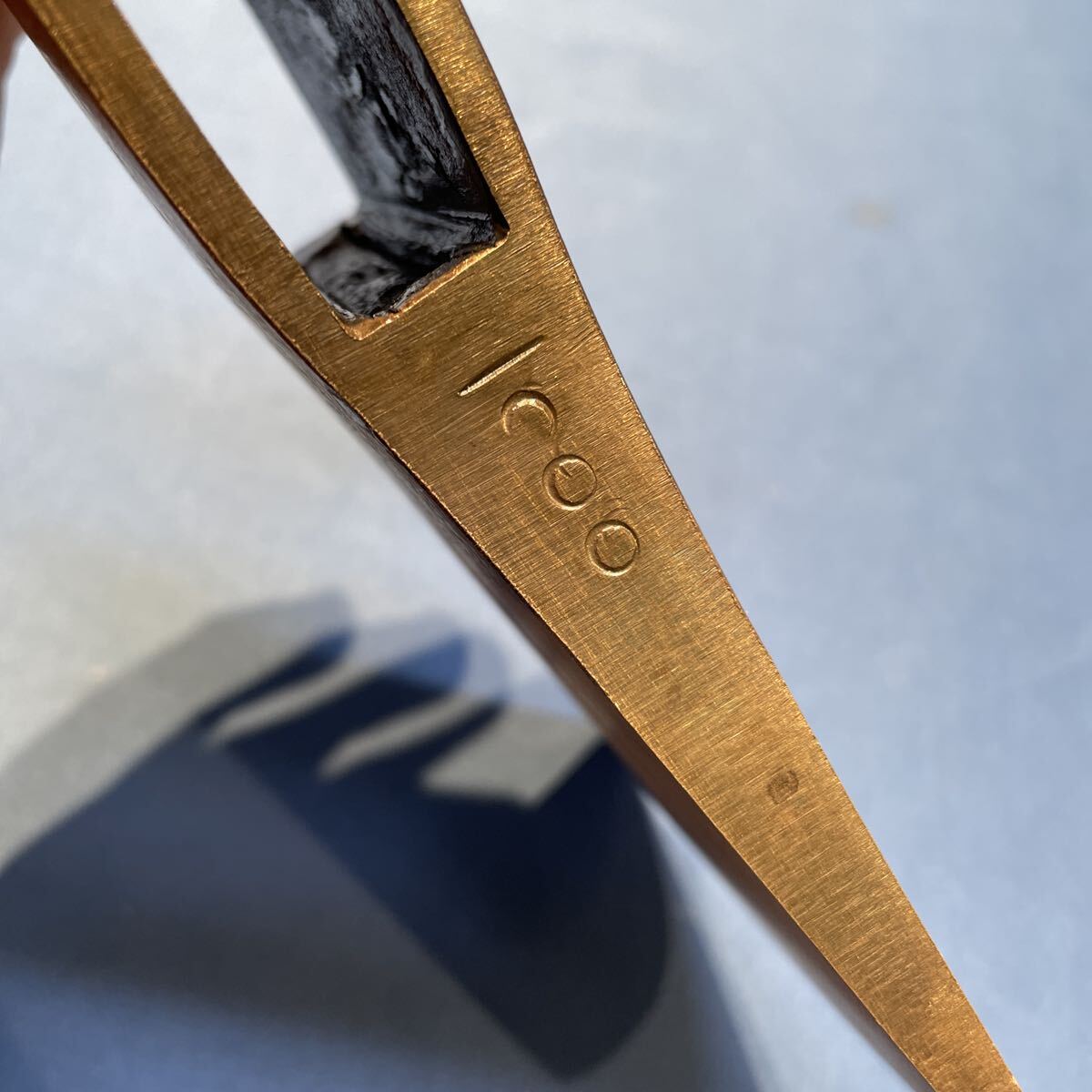 (a) 土佐打刃物 宮良 斧 最高級品 特製 薪割り キャンプ アウトドア 焚き火 全長16×刃渡り11.2 重量1000g _画像9